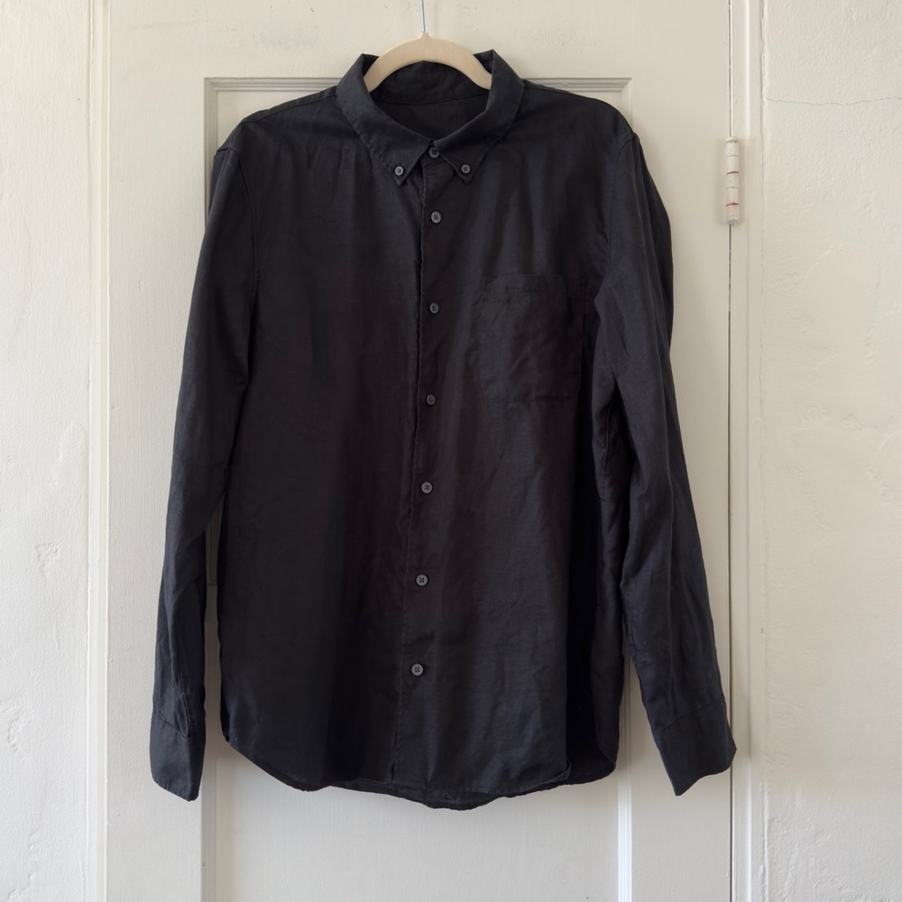 Everlane Men's The Classic Shirt in Linen Black Standard Fit Button-Up Shirt